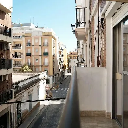 A 100m Del Ayuntamiento Уэльва