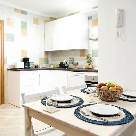 A 100m Del Ayuntamiento Уэльва